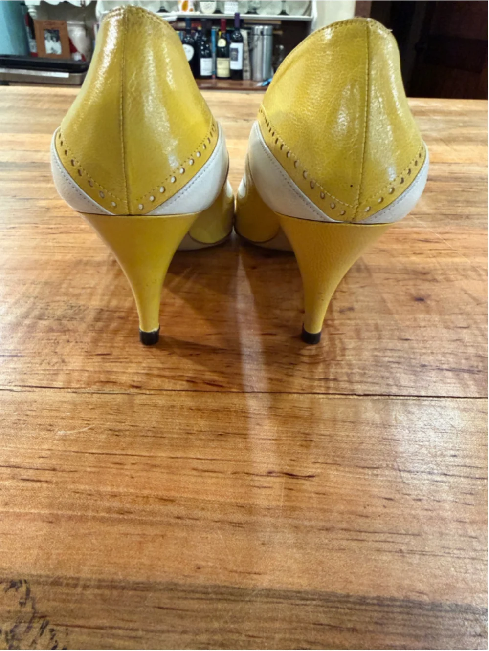Vintage The Touch of Nina Yellow White Spectator Pumps Heels 6.5 M Leather Wingt